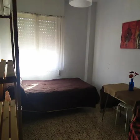 Homestay Femenina Sencilla En Casa Familiar Ronda
